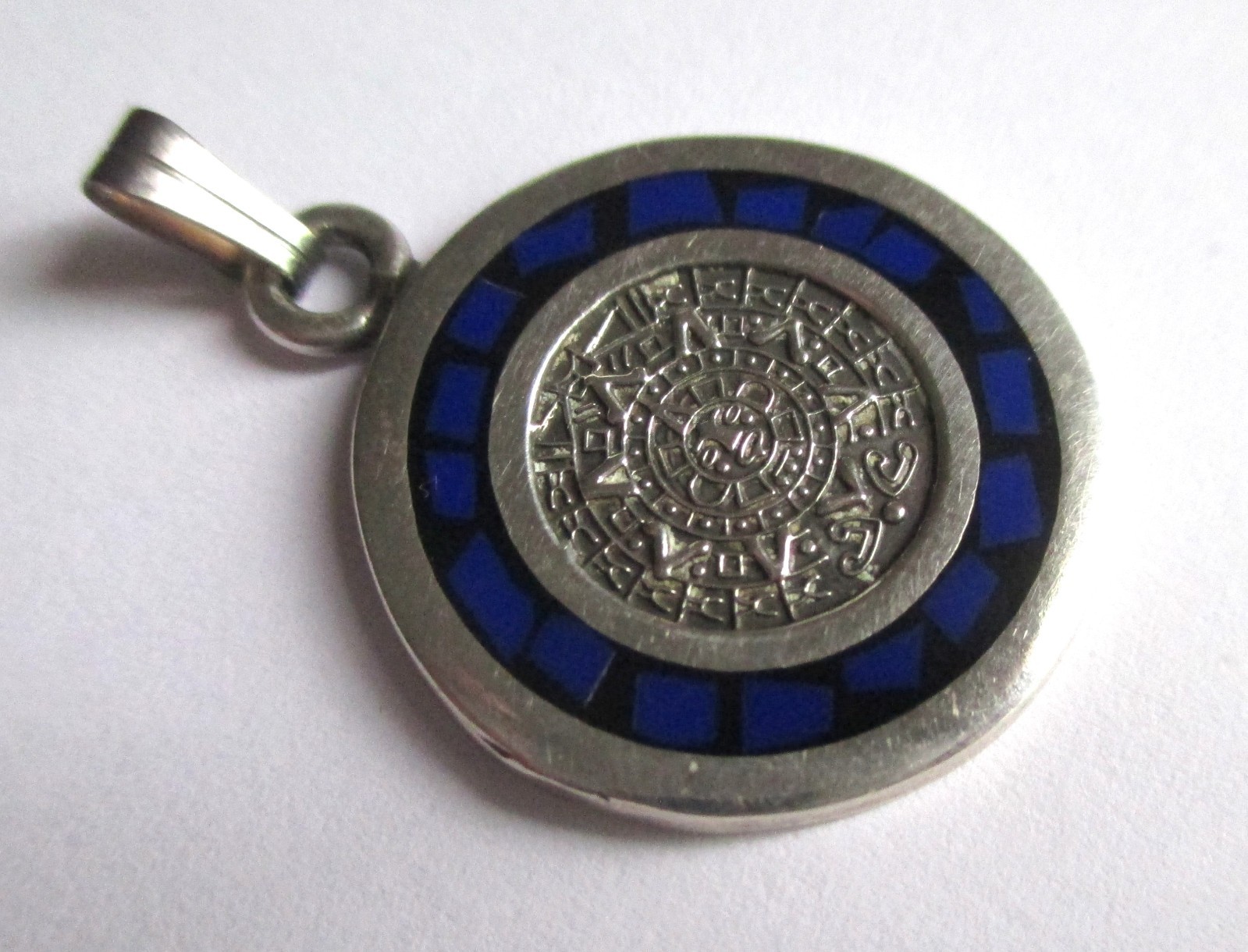VINTAGE STERLING SILVER ENAMEL INLAY MEXICO AZTEC MAYAN CALENDAR PENDANT CHARM
