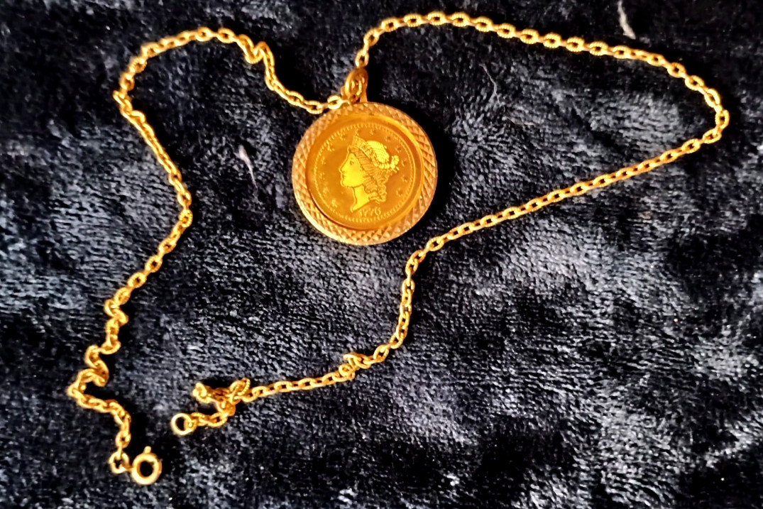 Replica $20 Dollar Coin Bicentennial 1776 Gold Tone Pendant Necklace 22″ chain