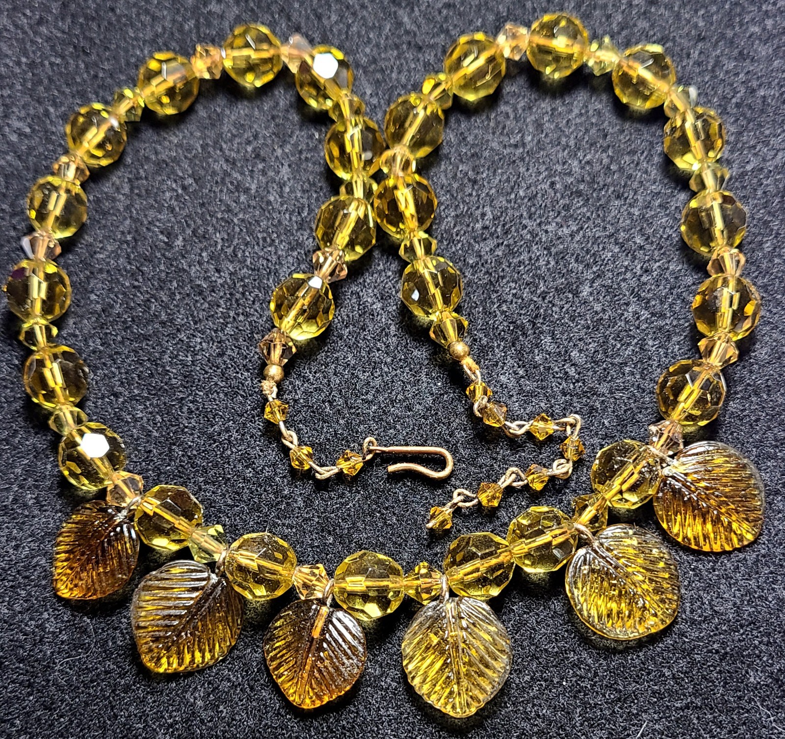 VINTAGE STUNNING HONEY AMBER COLOR FACETED GLASS LEAVES NECKLACE