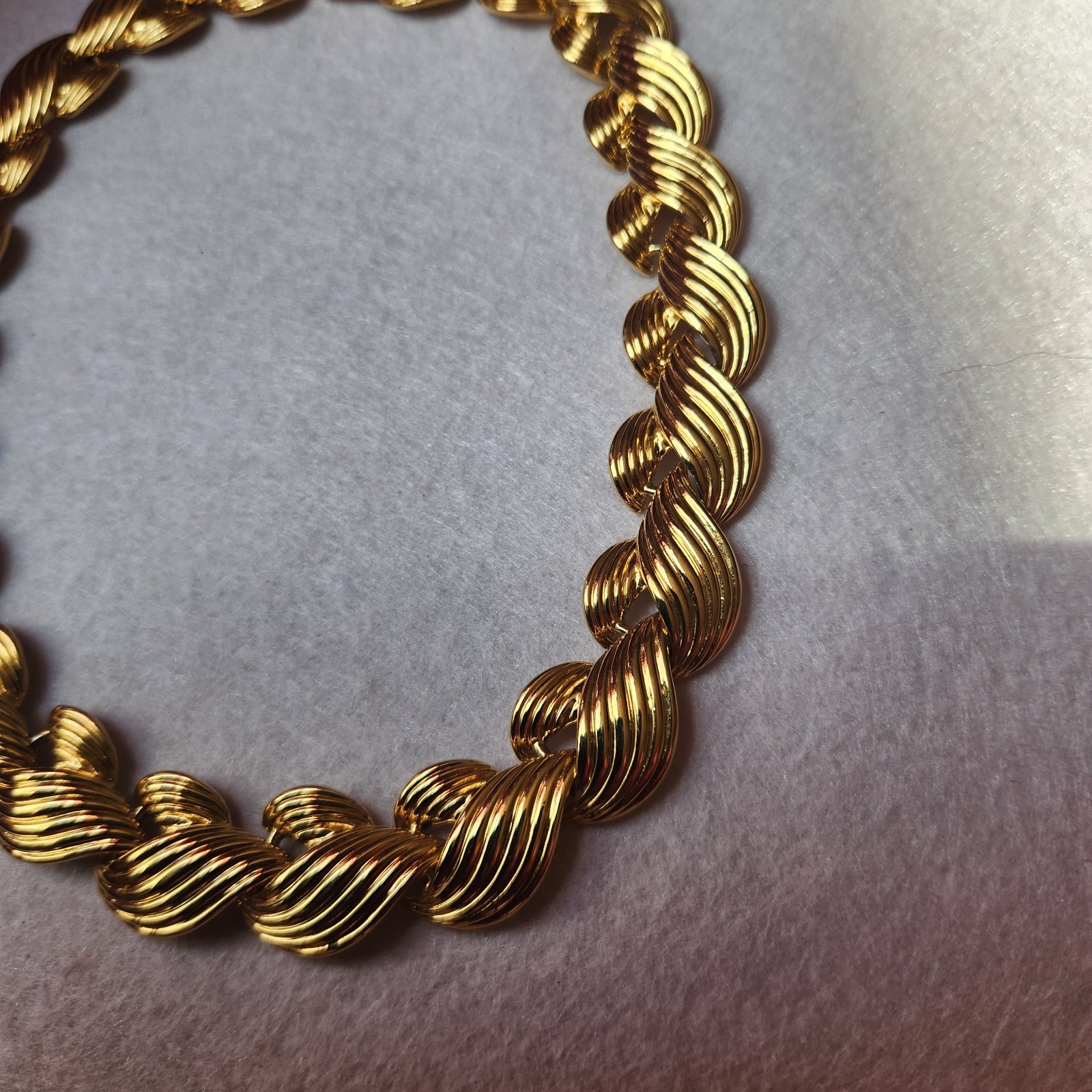 Vintage NAPIER Gold Tone Heavy Ribbon Swirl Statement Collar Necklace Retro