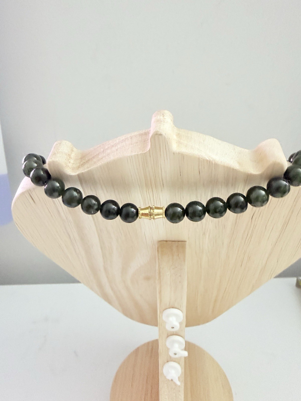 Vintage Dark Green Stone Bead Necklace Magnetic Clasp 18” Estate Jewelry