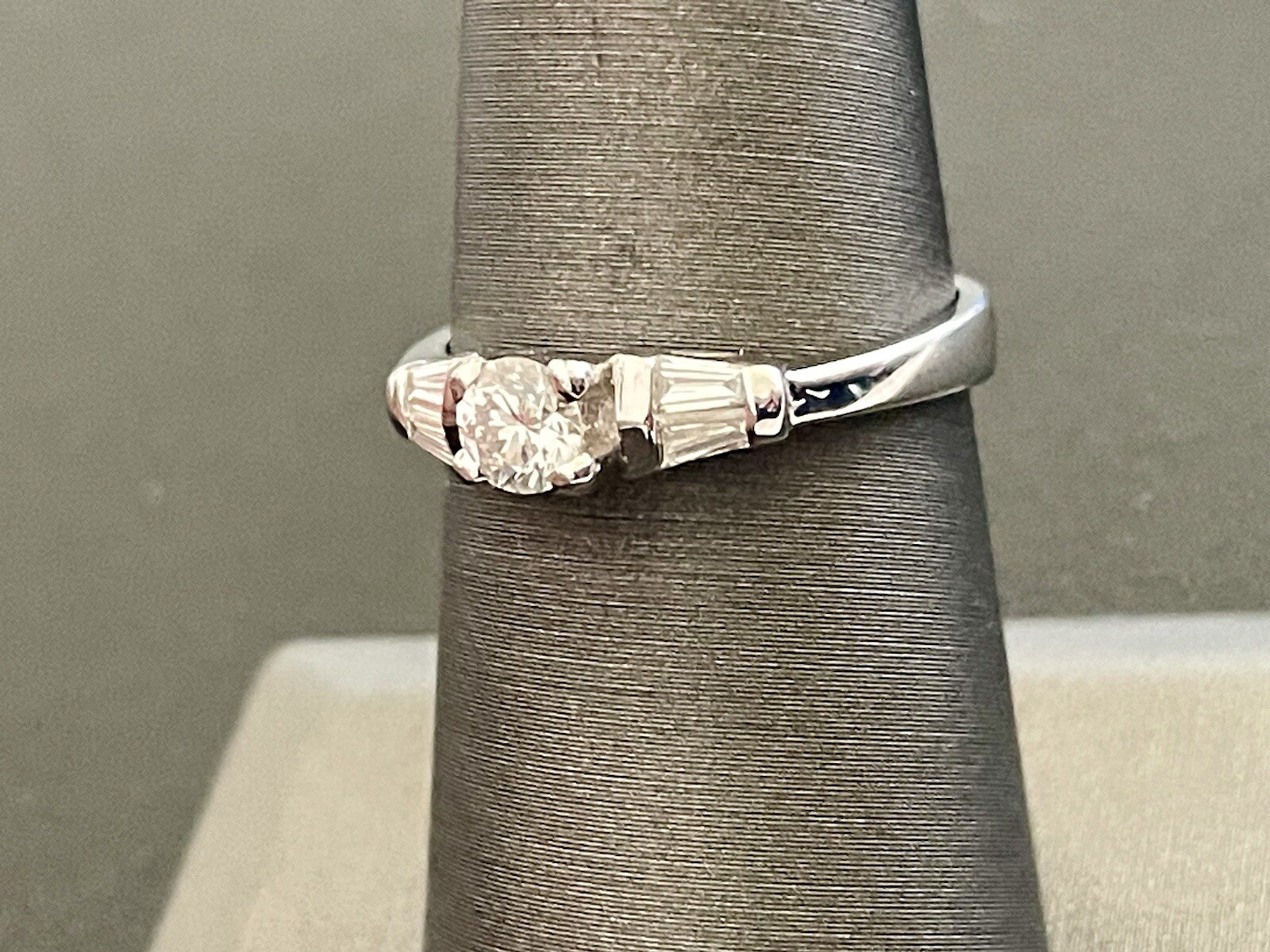 18KT White Gold 1/2CTW Diamond Engagement Ring. Size 6.75(X161)