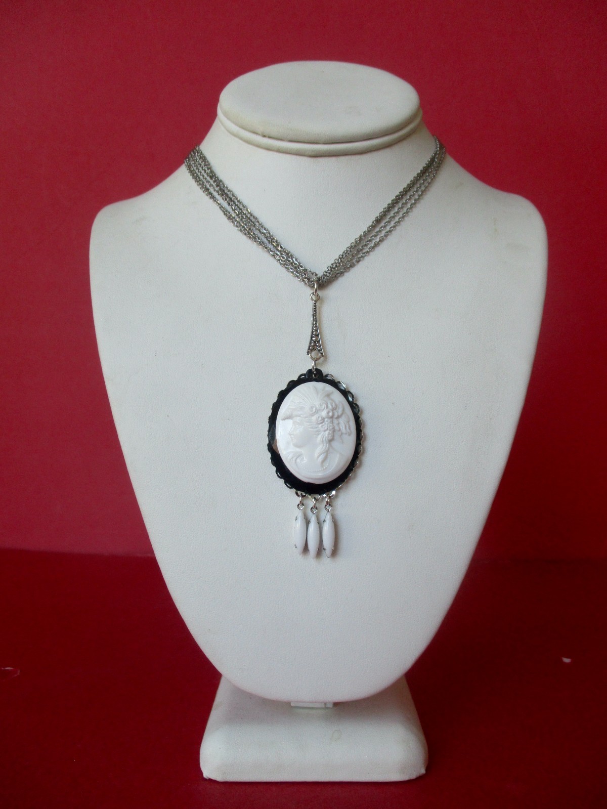 Vintage White Cameo Glass Pendant Necklace With Adjustable Necklace Length/Boho/