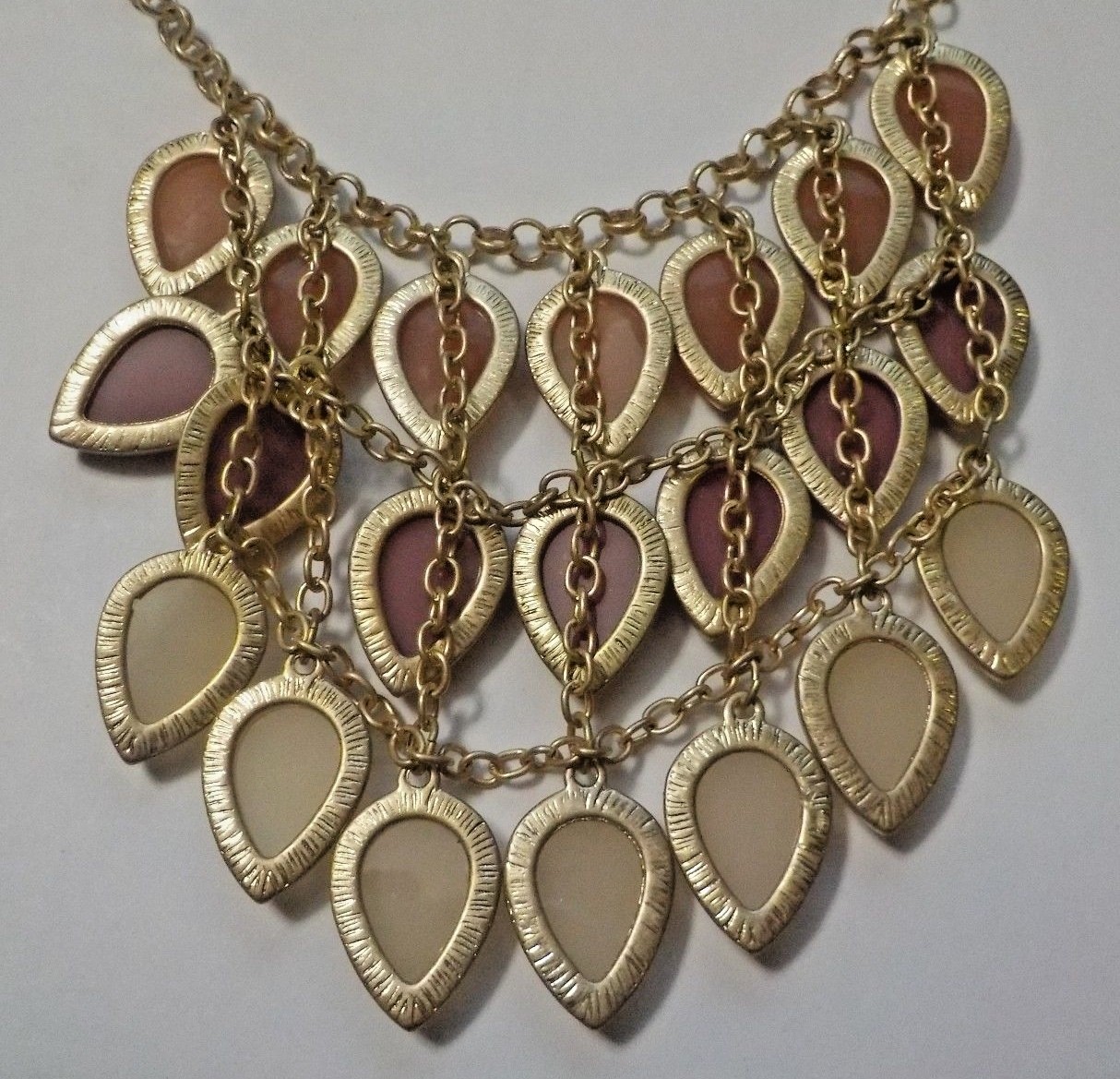 Vintage 17″ Peach, Maroon & Milky Beige Beads & Gold Tone Necklace
