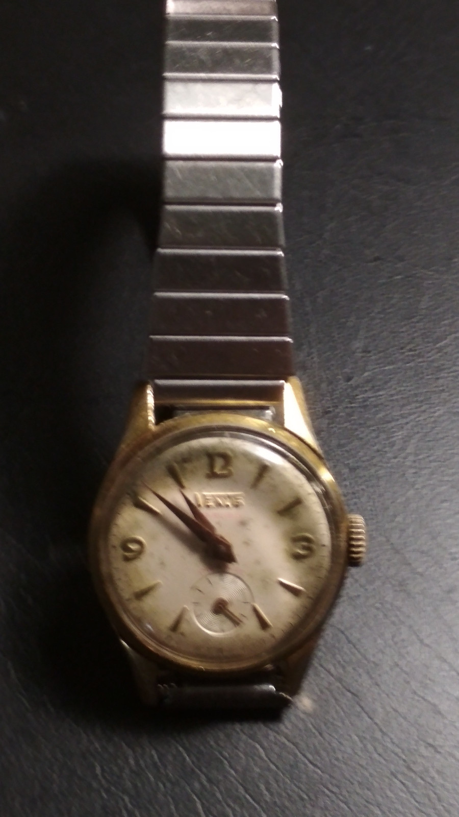VENUS VINTAGE WOMAN WRISTWATCH MECHANICAL HAND WIND-UP SWISS MADE 19 RUBIS