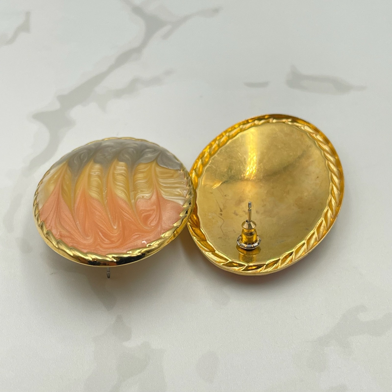Vintage VTG Swirl Enamel Gold Tone Clip-On Earrings Peach Brown Cream Oval