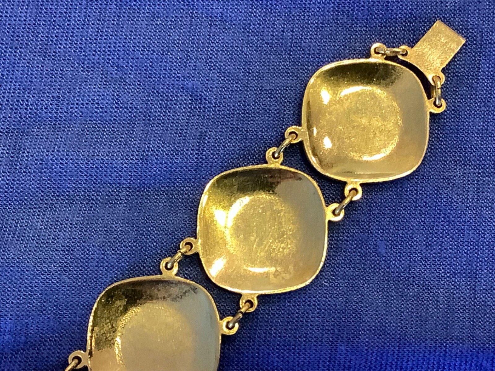 Vintage gold tone round coin chain link bracelet