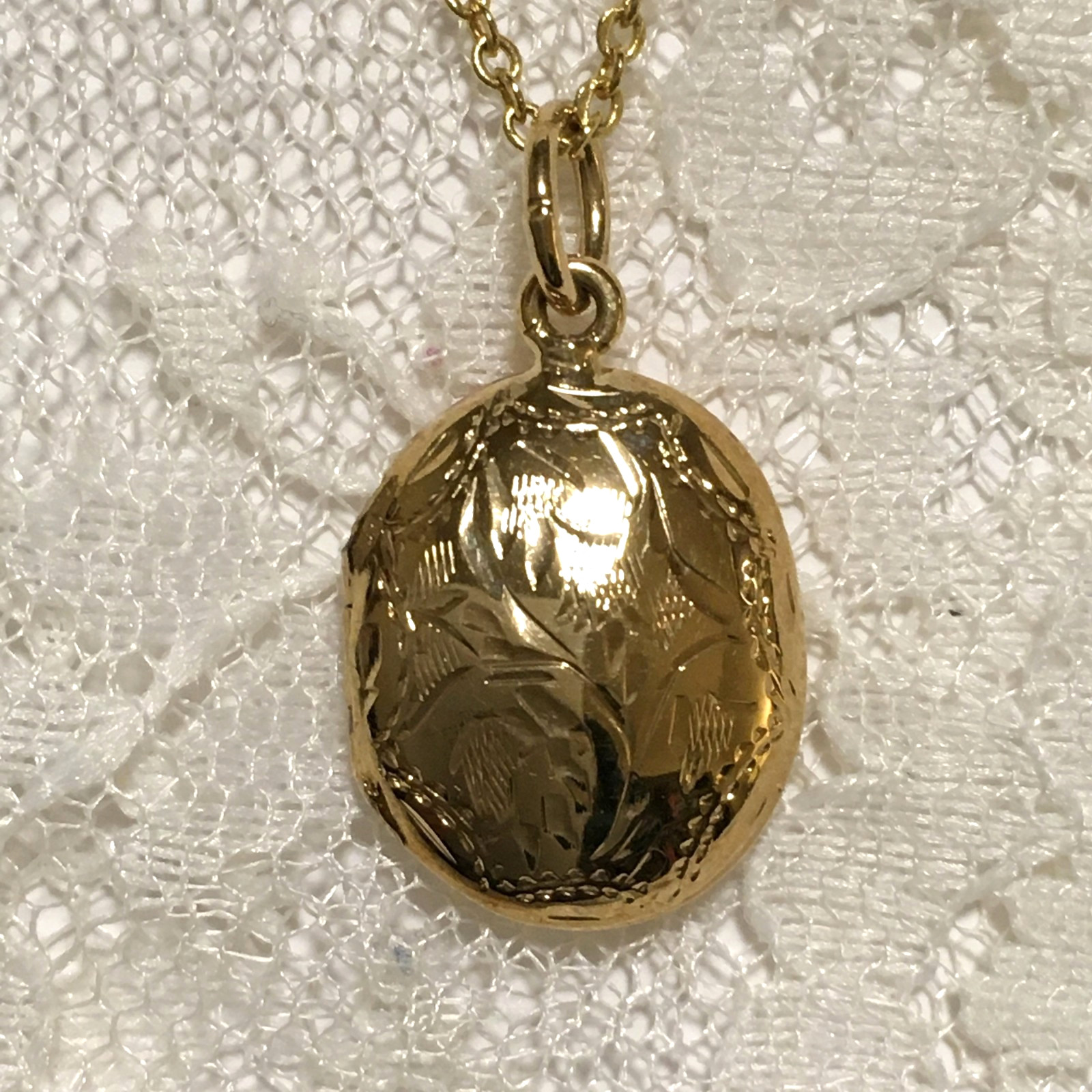 Vintage Locket Pendant Neckla Engraved Flower Oval Gold Tone Sterling Silver 925
