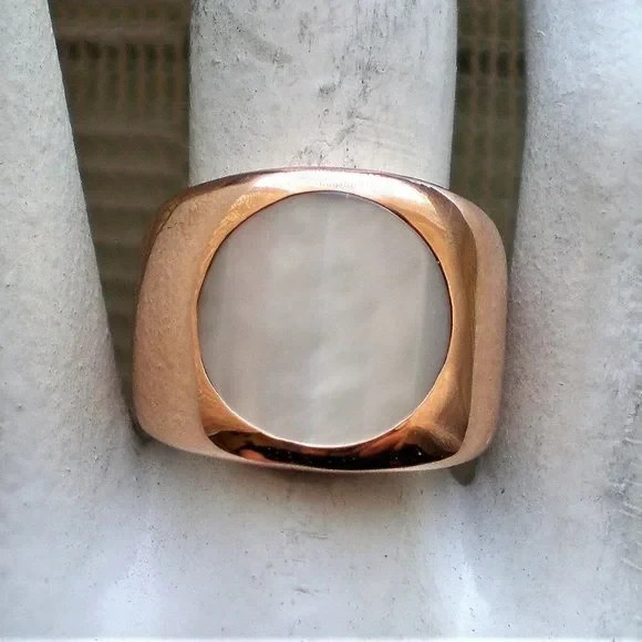 Designer Solid 18K 750 Rose Pink Gold Carved Mother Of Pearl Cocktail Ring 12.7g