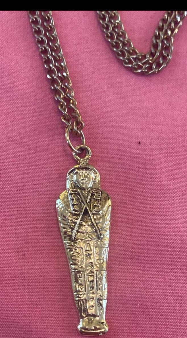 Vintage Vanderbilt museum pharaoh mummy necklace is 19 3/4 in with 2in pendant