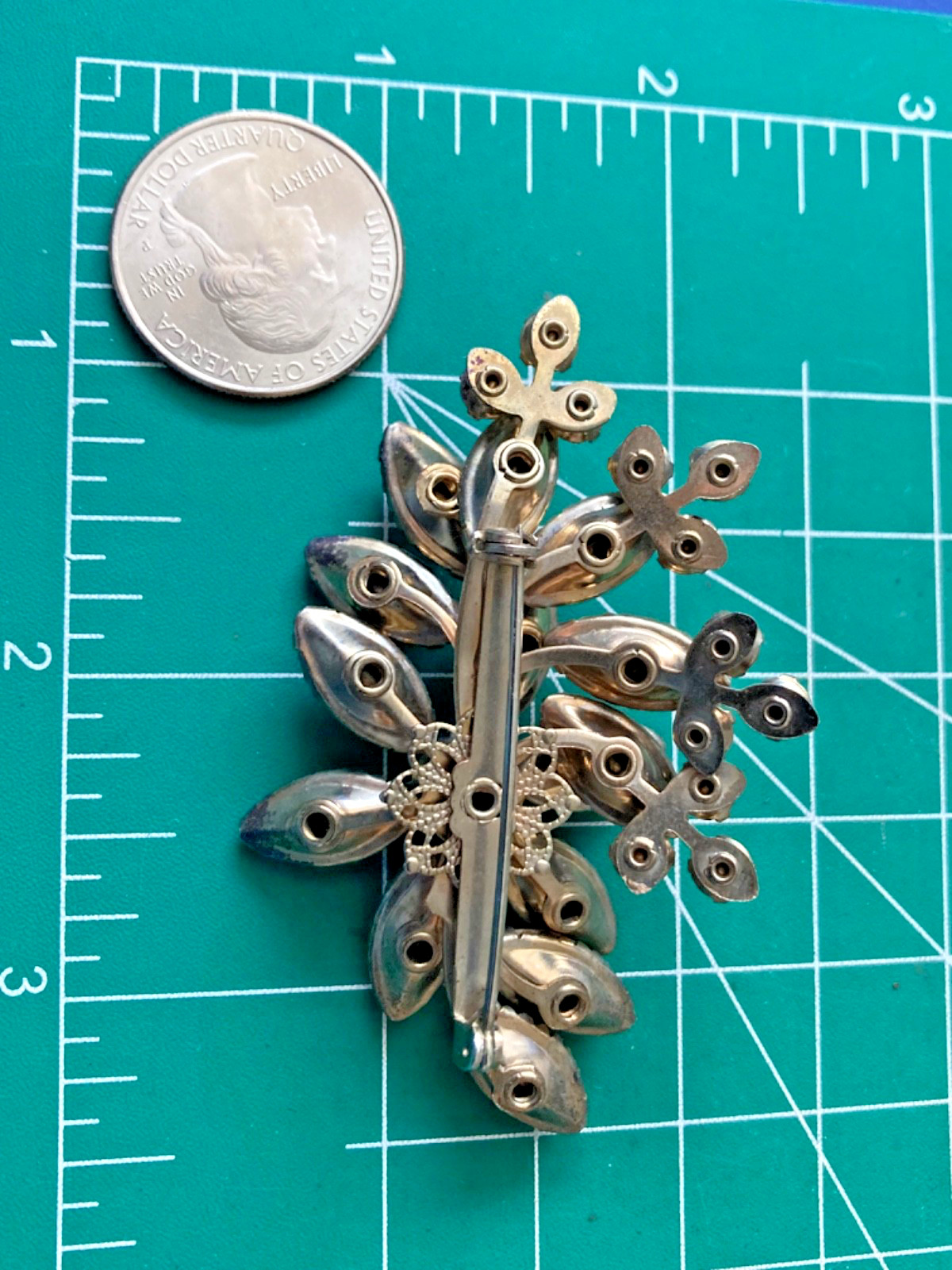 VTG PURPLE RHINESTONE GOLD METAL PIN BROOCH UNSIGN PRONG VINTAGE 3 TONE ANTIQUE