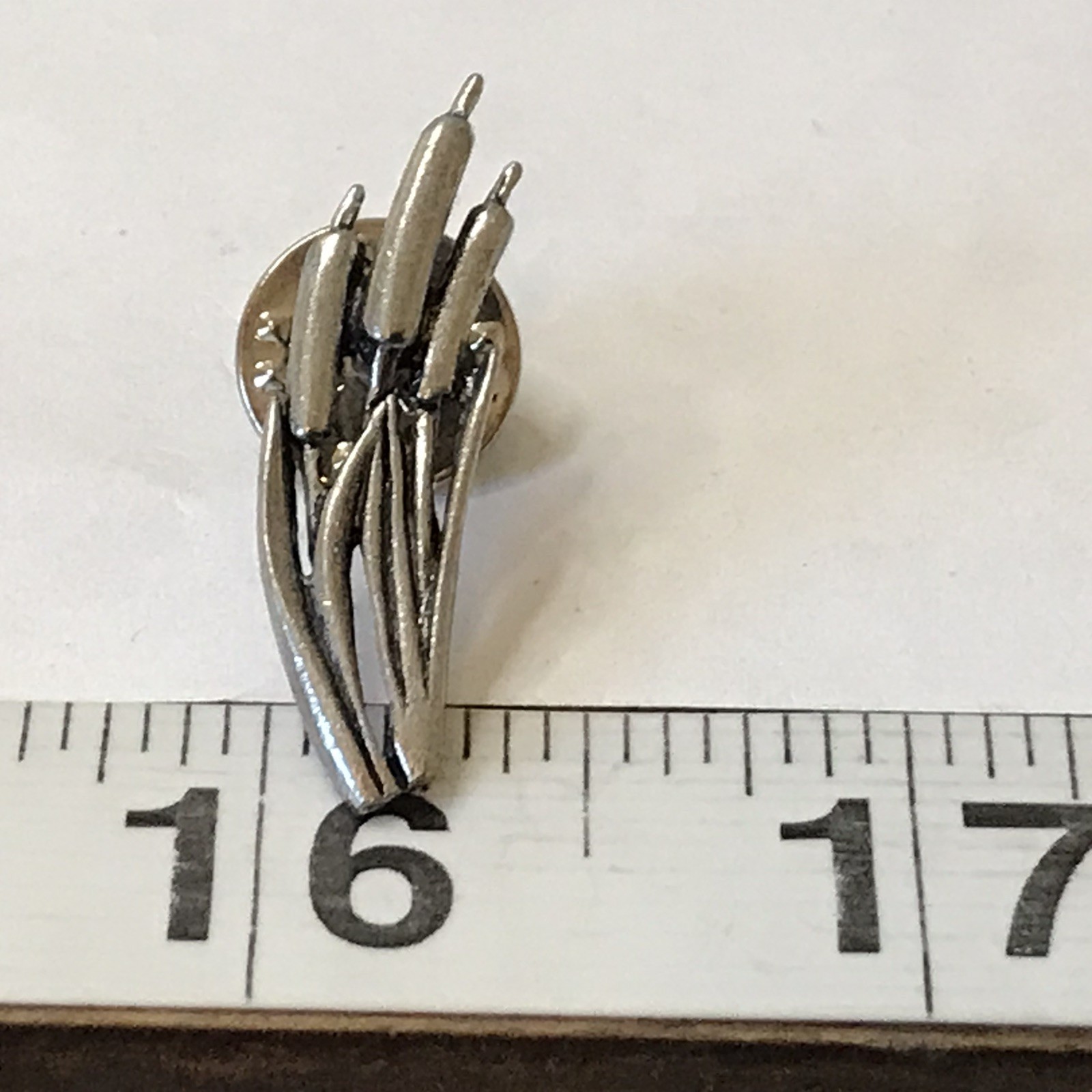 Vintage CLIFT Cattails Pewter Lapel Pin (Y4)