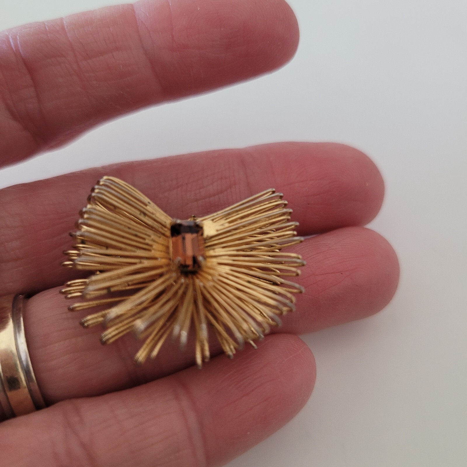Vintage Fashion Vogue Gold-Tone Art Deco Wire Stone Clip-On Earrings