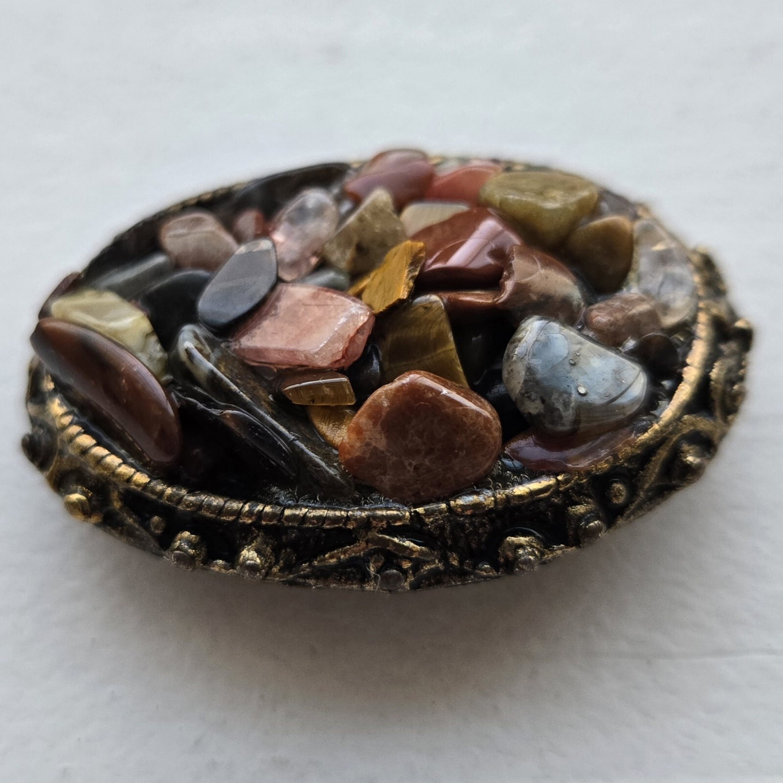 Vintage Multicolor Gem Stone Chips Brooch Pin Gold Tone Oval Estate