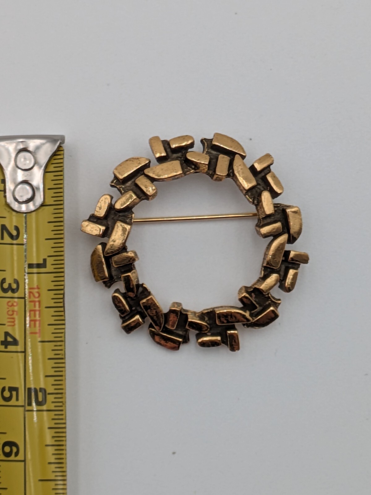 Vintage ROBERT ZENTALL Brutalist Metal Abstract Brooch Gold Tone Round Wreath