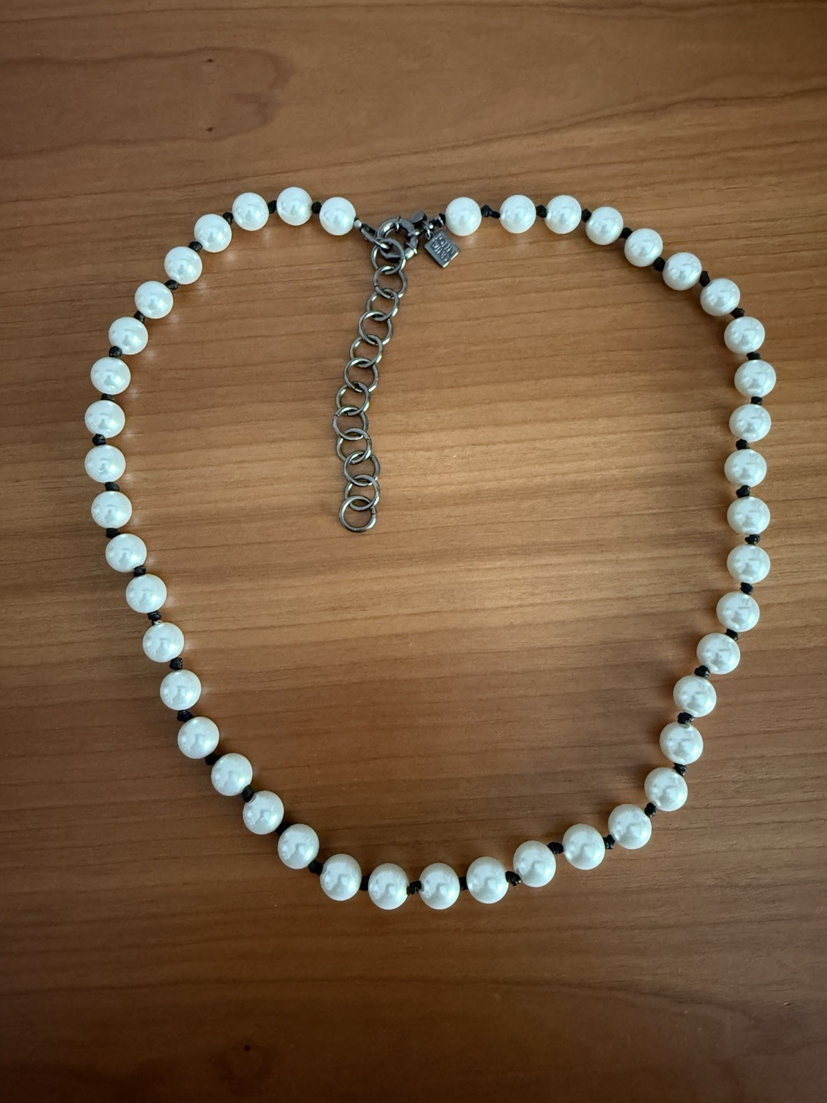 “JOHN WIND “ LUSTROUS WHITE FAUX PEARLS BEADS HAND KNOTTED NECKLACE 24”