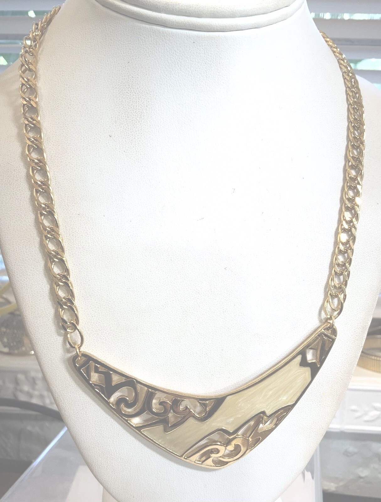 Vintage 1970s Gold Tone Cream Enamel Necklace 20” 1 1/4” Drop