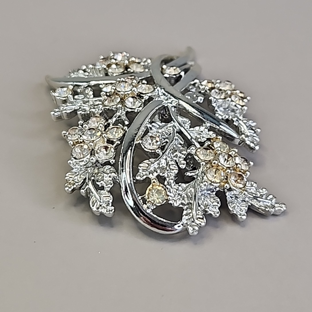 Rhinestone Flower Stem Brooch Clear Glass Silver Tone 2.25″