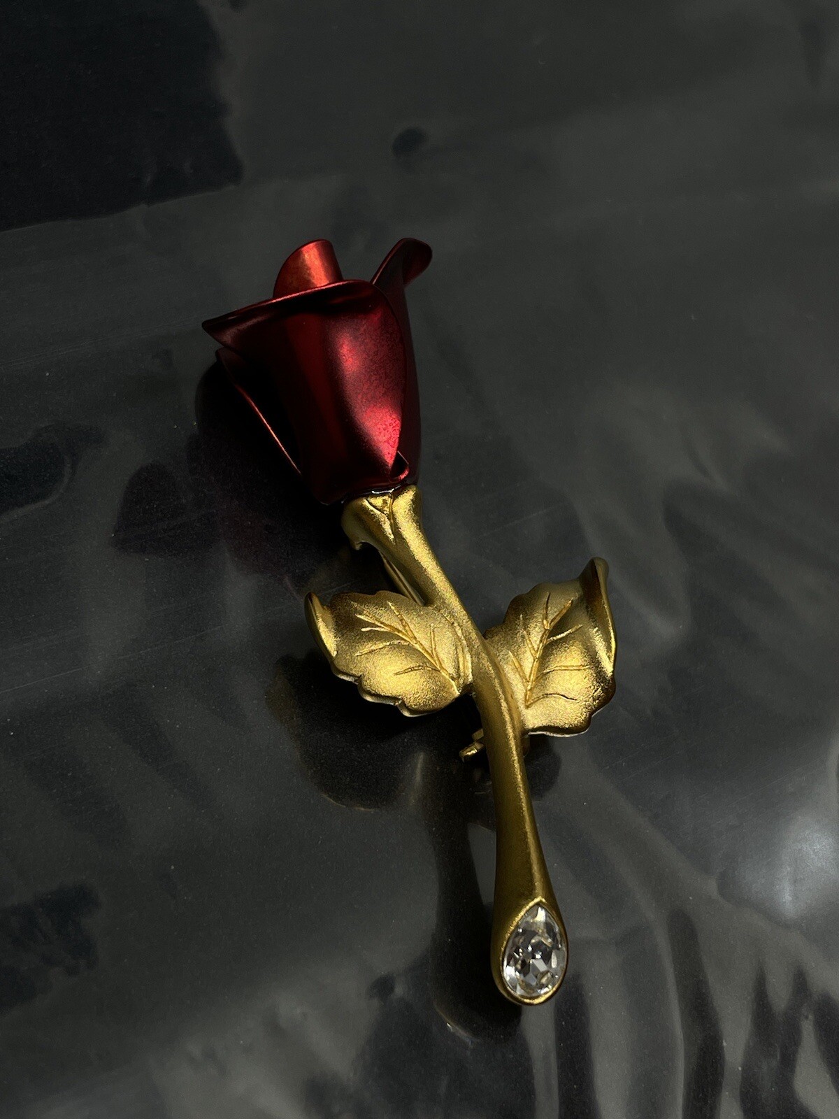 Vintage Rose Brooch Pin 3D Gold Tone Lucite Crystal Stem 2.5” Signed Stunning✨