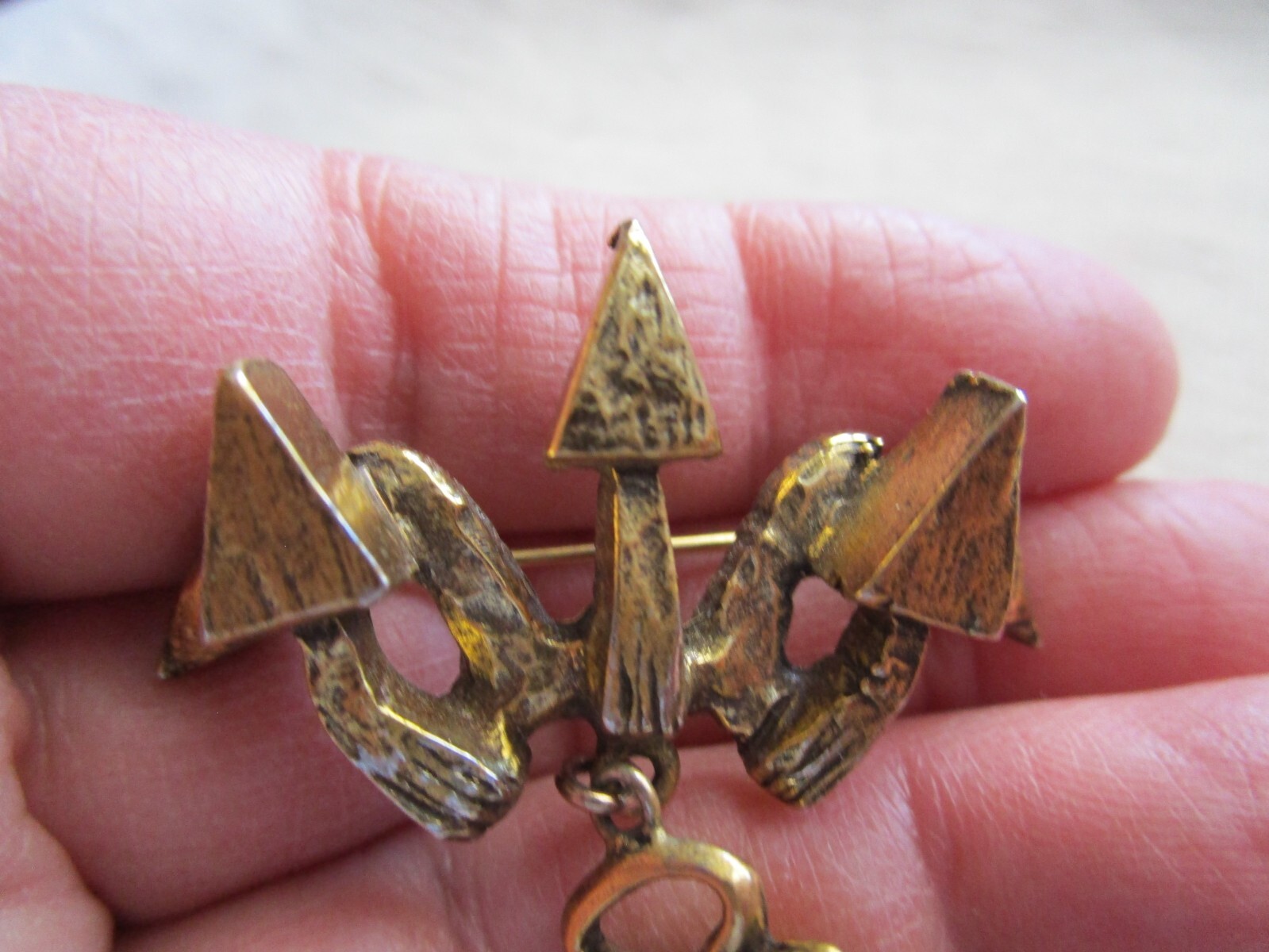 VTG signed ZENTALL Lantern Brooch, Triple arrow dangle, Gold tone APR24-14
