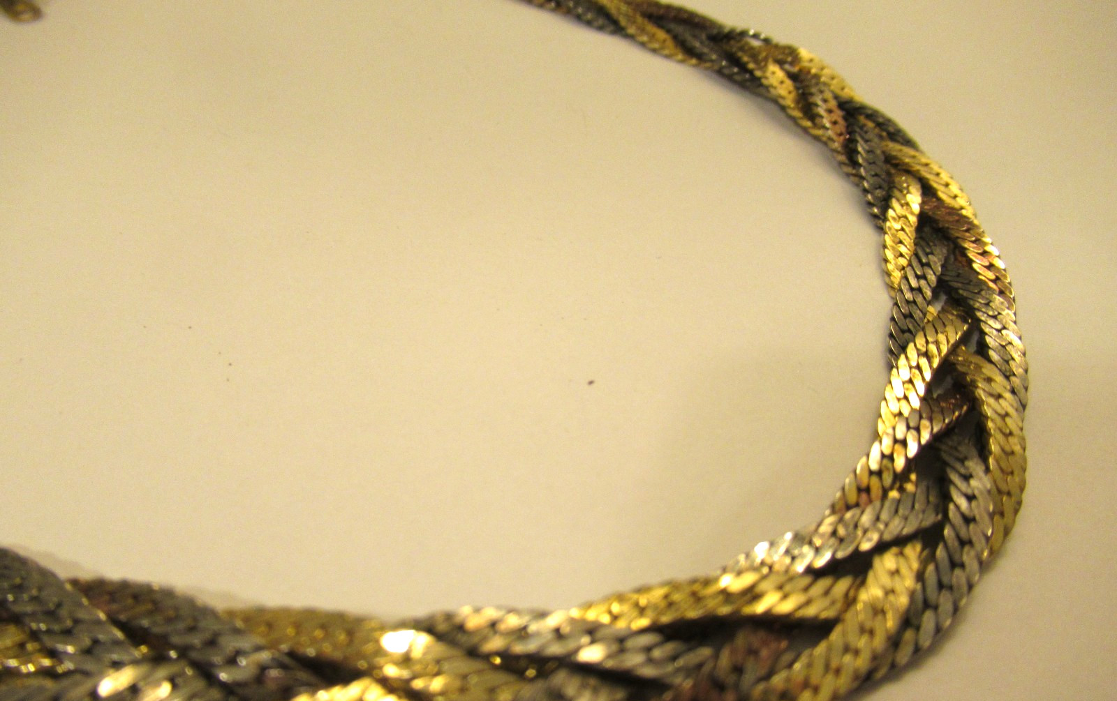 Vintage 70’s Tri-Gold Plate Herringbone Chain Necklace