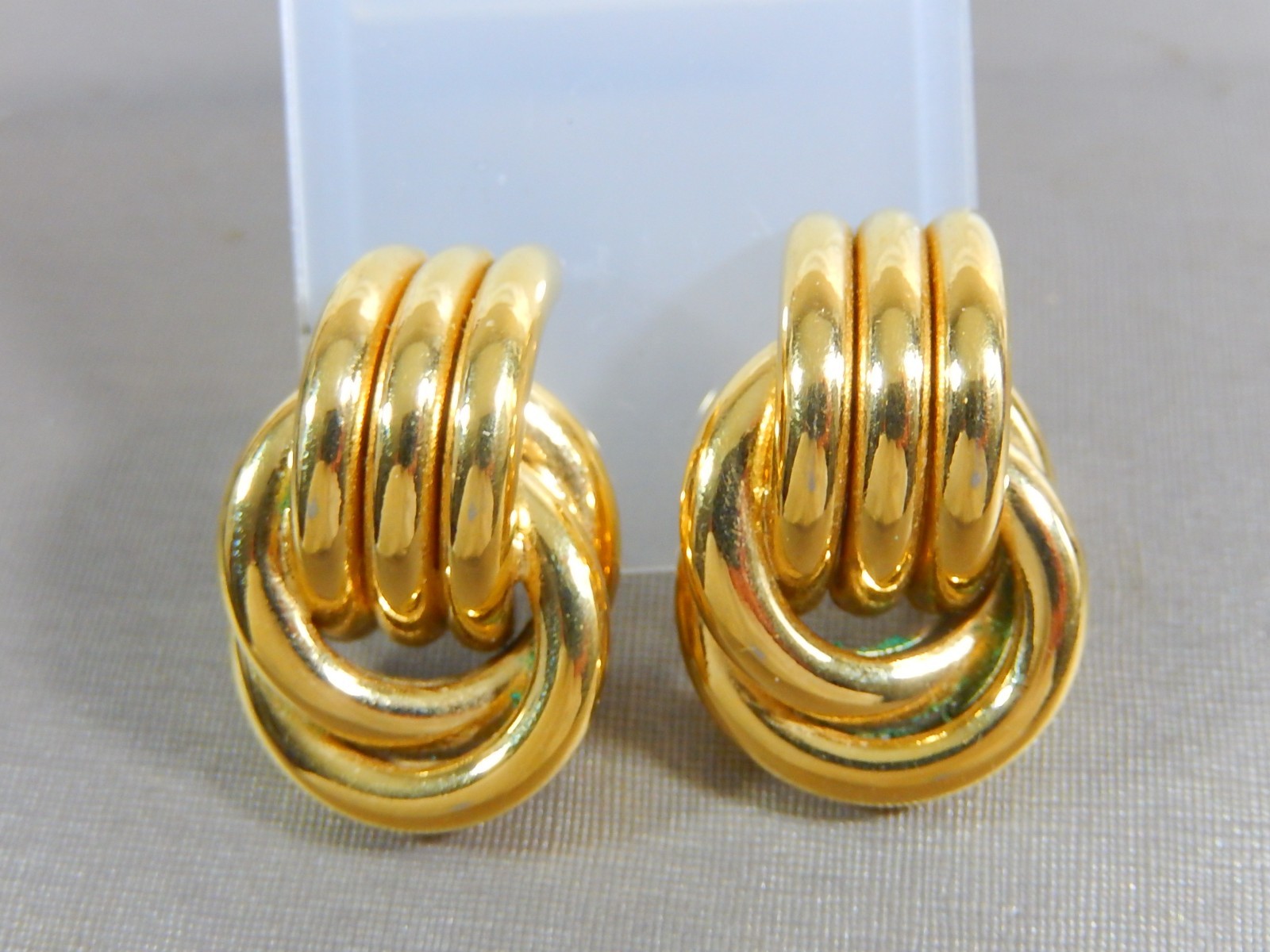 VTG NAPIER LARGE DOUBLE KNOT GOLD TONE ADJUSTABLE CLIP ON EARRINGS