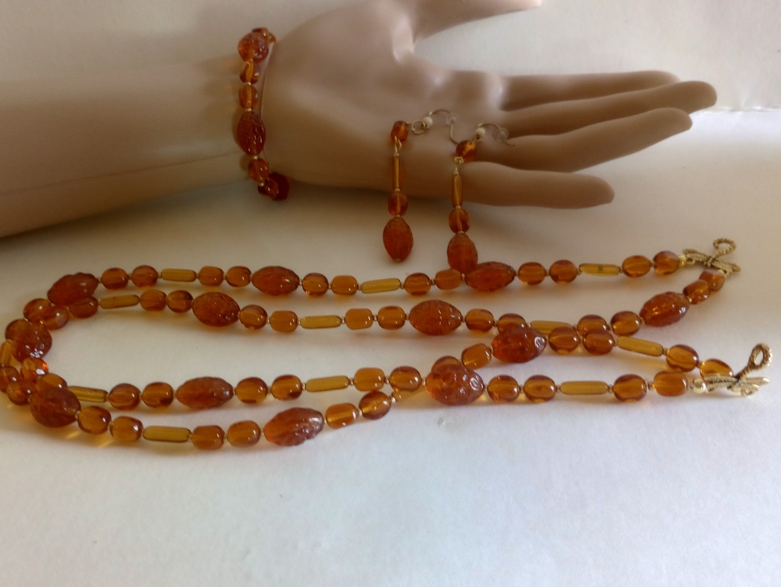ESTATE HONEY AMBER GLASS PARURE SET NECKLACE 17-18″ BRACELET 7.5″EARRINGS 3.25″