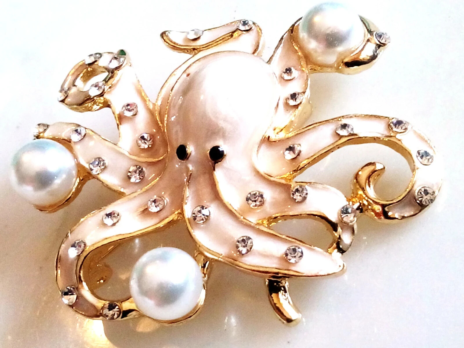 ENAMELED OCTOPUS BROOCH/PENDANT!White Enameled, Clear Crystals, Imitation Pearls