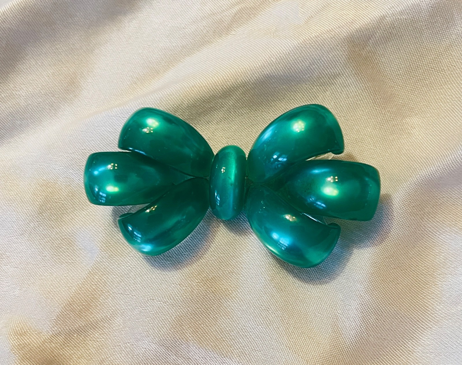 Two Thermoset Plastic Ribbon & Bow Brooches~1 Pink~1 Green-Kinda Moonstone Look