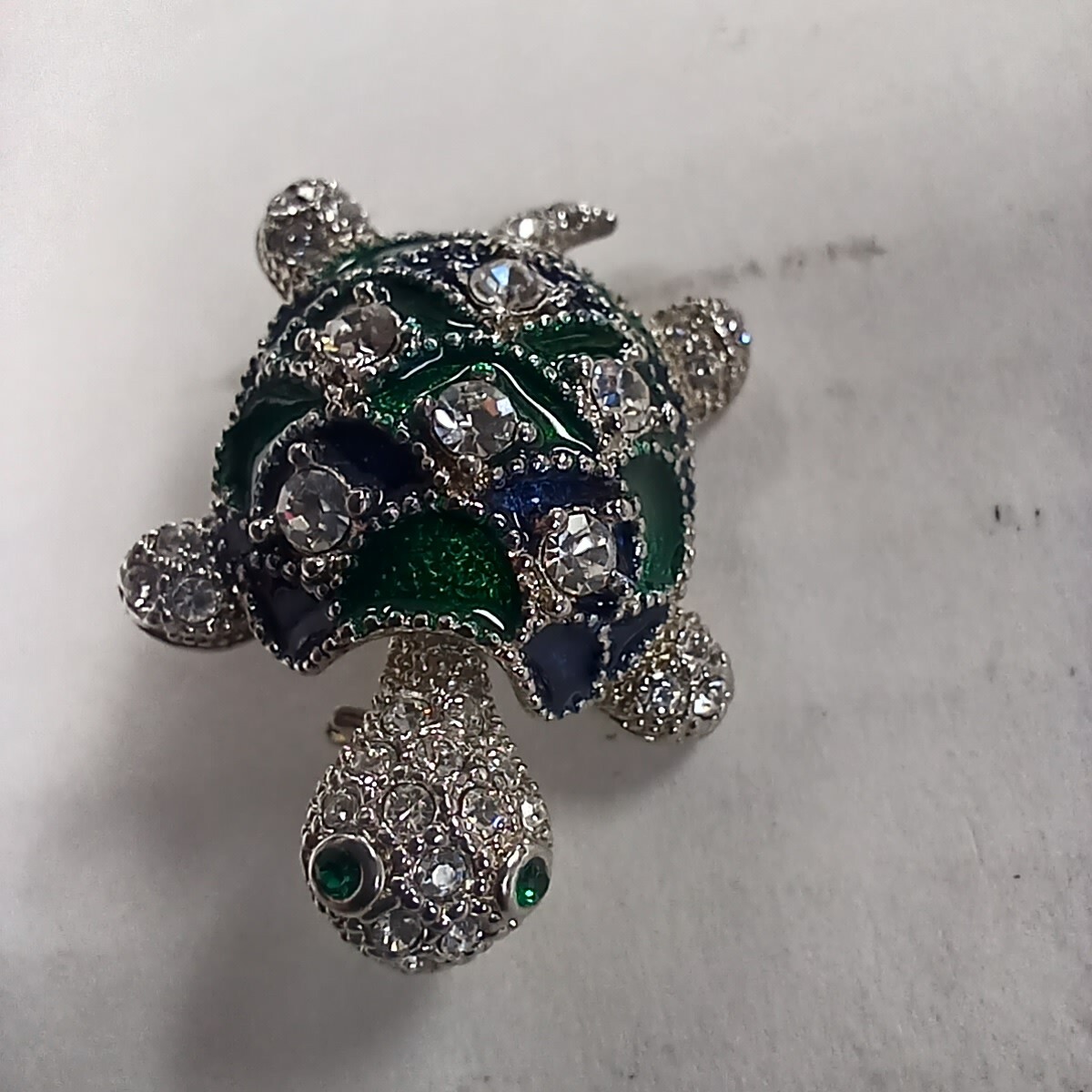 Green Enamel Finish Turtle Tortoise Green Rhinestone Eyes Brooch Pin Pre-Owned