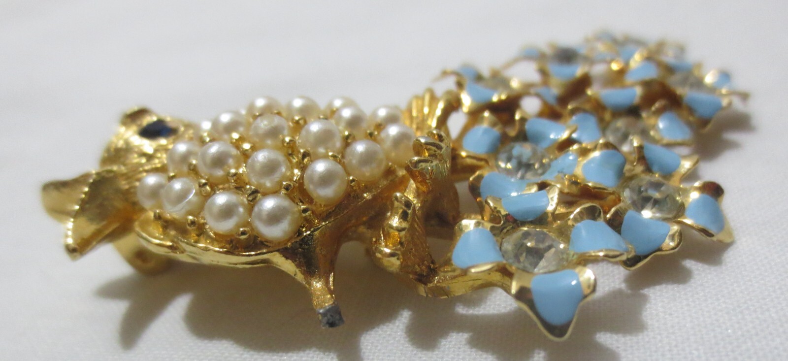 Vtg Bird brooch Faux pearls, rhinestones enamel petals