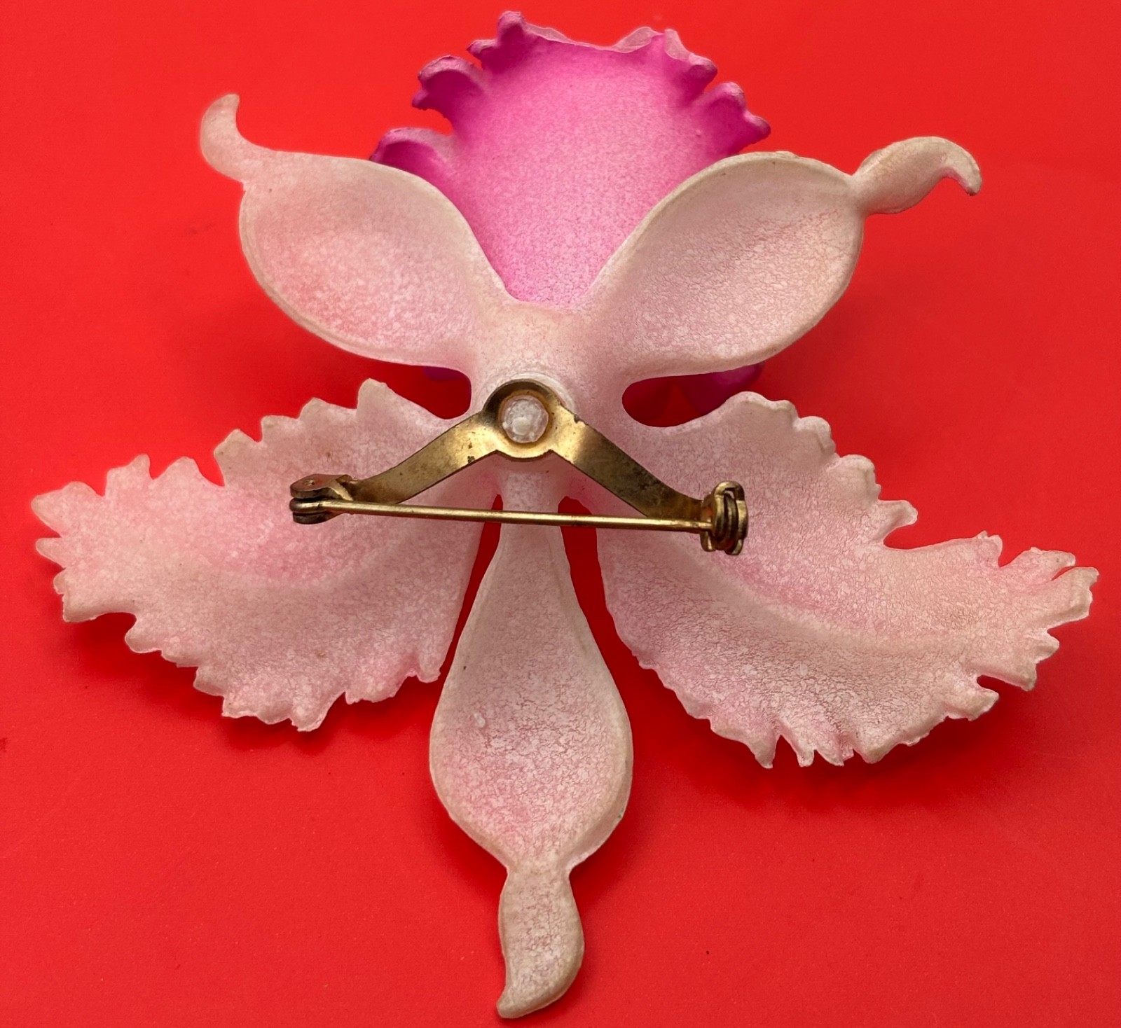 LOT OF 4 vintage Flower Brooches~RETRO Flower PINS~For Crafts~Mixed Media ART