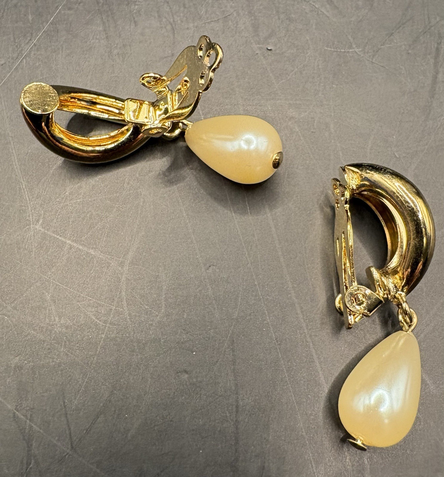 Vintage Gold Tone Sculptural Necklace Brooch Earrings Set Rope Chain