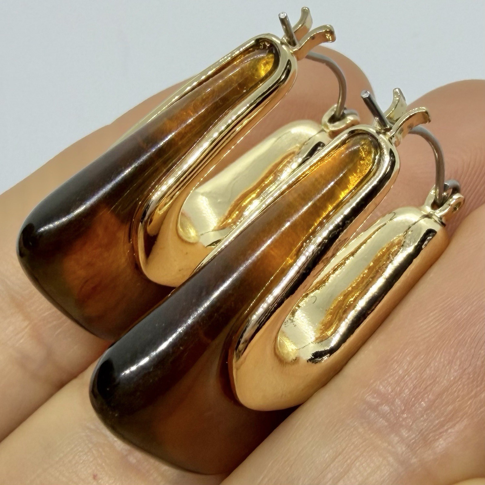 Vtg Amber Resin Chunky Saddle Hoop Statement Boxy Drop Earrings Goldtone Post