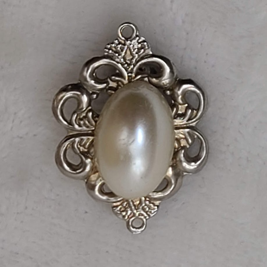 Vintage 60s-80s Brooch Pin Faux Pearl Oval Cabochon Ornate Silver Tone Filigree