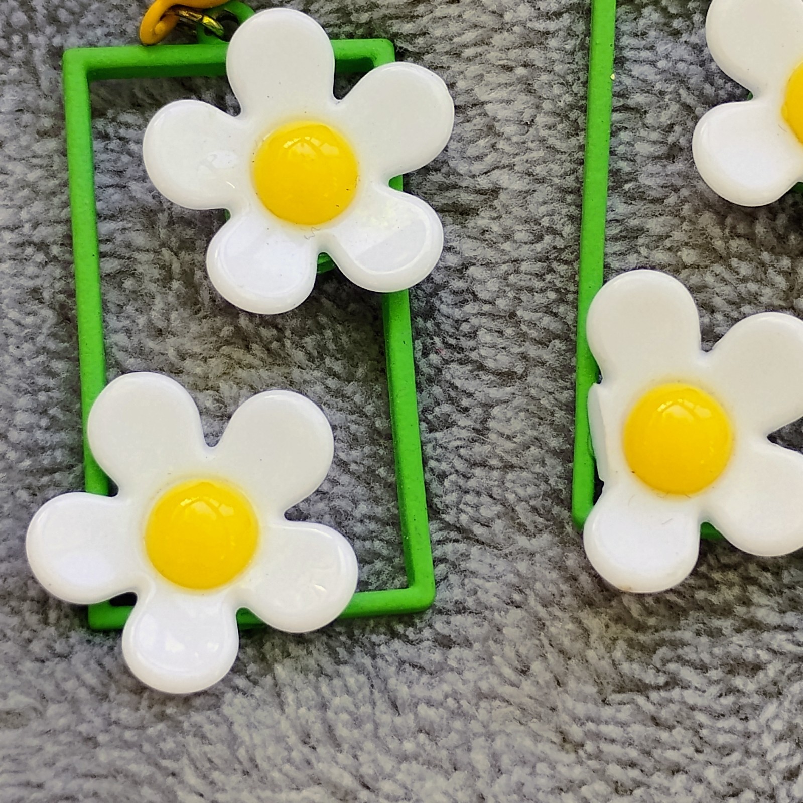 Vintage Daisy White And Yellow Jewelry Lot Of 5 Avon And Unbranded READ