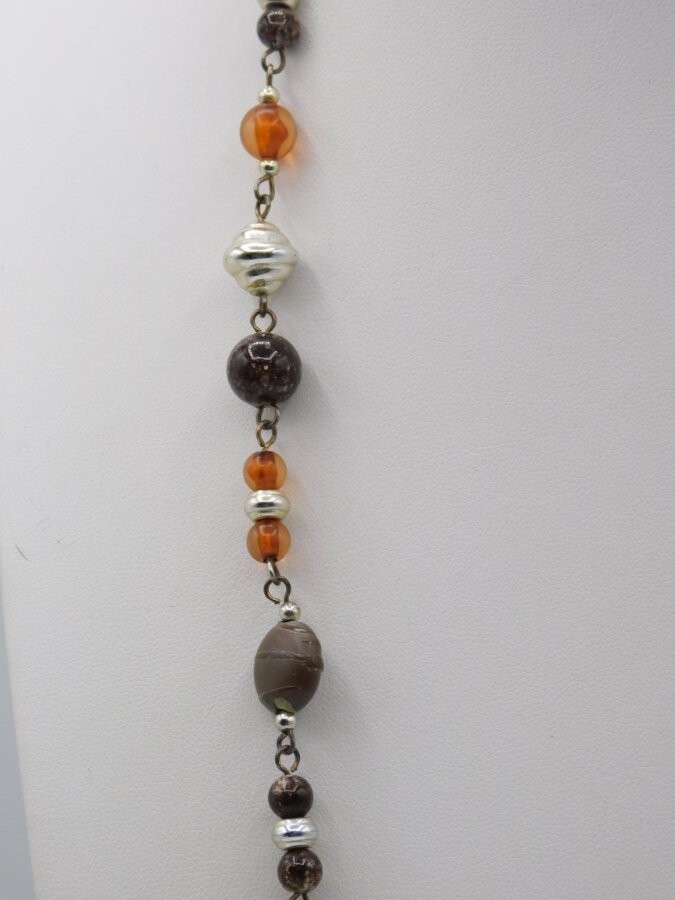 B858-VINTAGE NECKLACE~EARTHY COLORS~34″~LIGHT WEIGHT~BEADED~NO CLASP