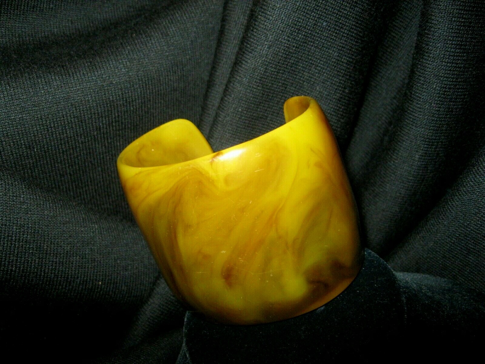 2-3/8″ Caramel Warm Olives Browns Spanish Moss Agate Marbled Horn Bakelite Cuff