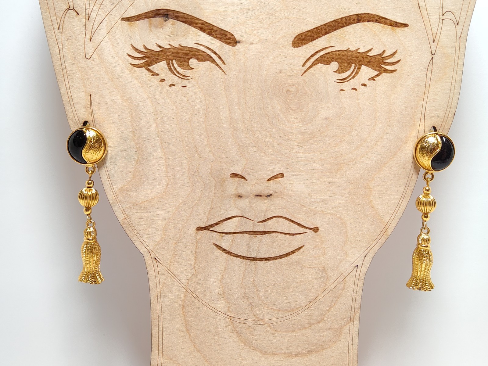 Elegant Vintage signed AVON Long Drop Dangle Gold Tone Earrings w/Black Enamel