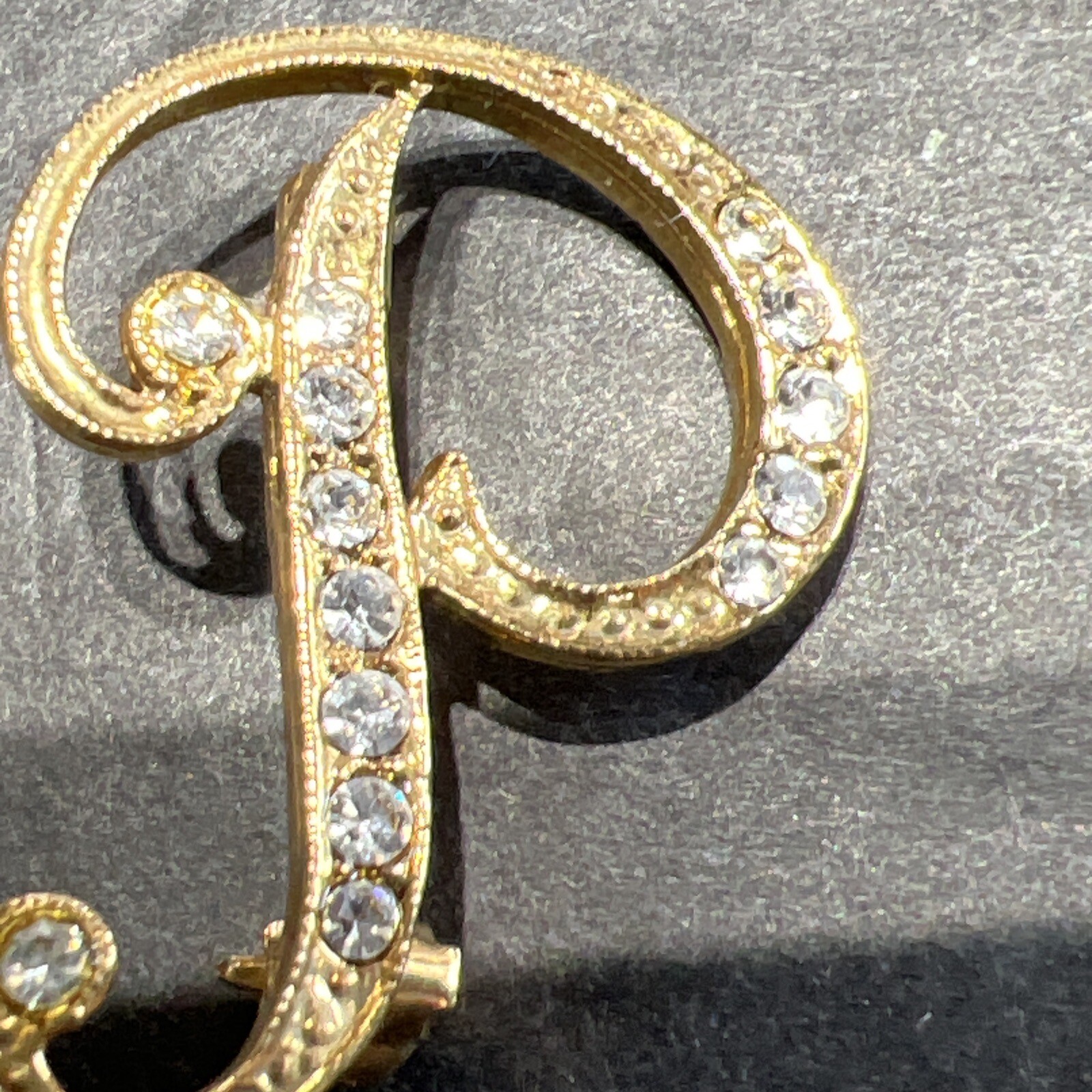 VTG Gold Tone Clear Pave Rhinestones LETTER INITIAL CURSIVE “P” BROOCH Lot 183