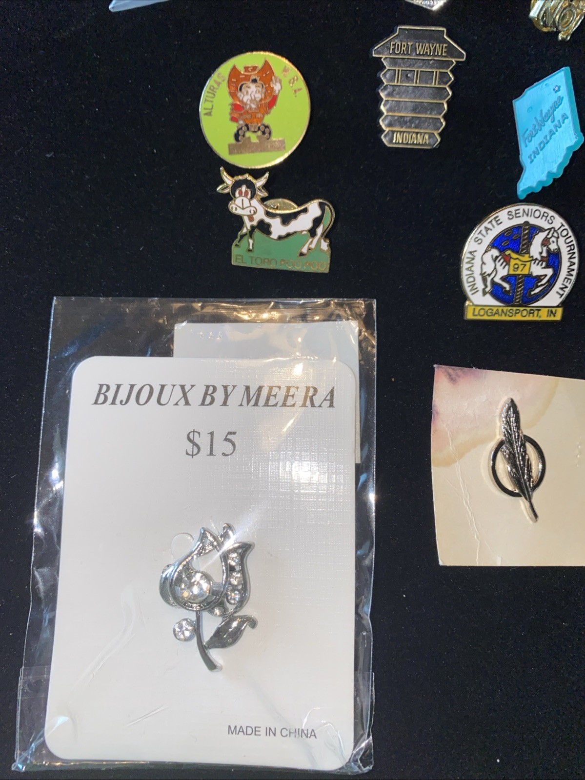 Lot Of 22 Vintage Random Lapel Pins Brooch Indiana Pow*Mia Horse Cow Flower
