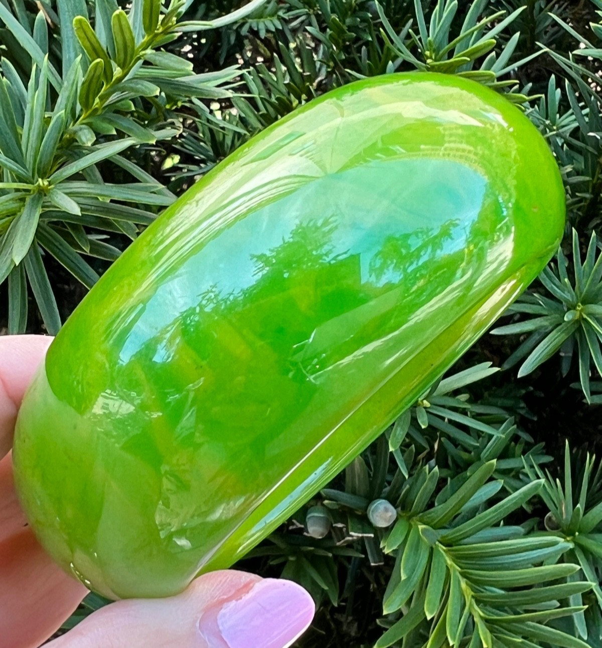 VINTAGE VIVID MARBLED KELLY GREEN BAKELITE FAT DONUT WIDE BANGLE BRACELET UNIQUE