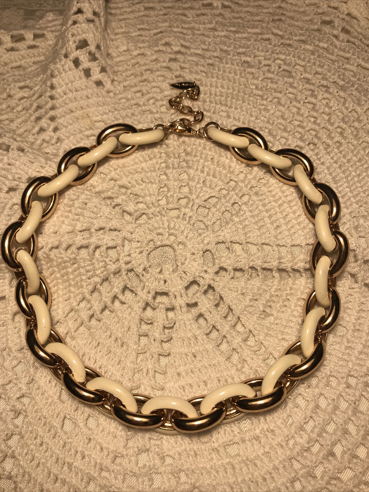 Signed COLDWATER CREEK VTG Style Gold Tone Chain Cream Enamel Necklace 18-21”
