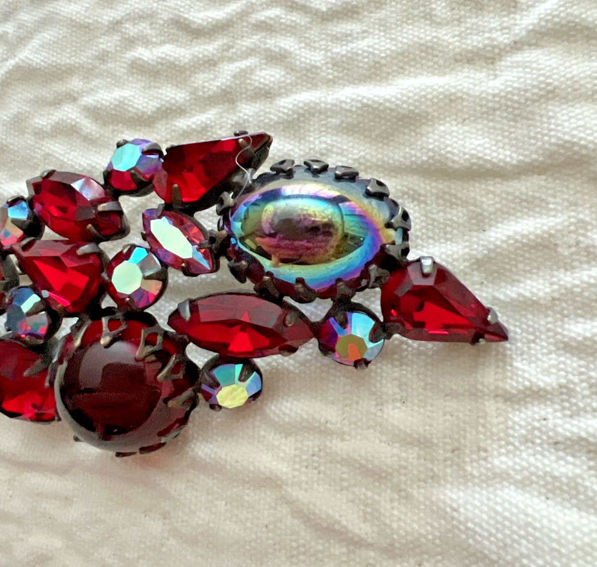 VTG. REGENCY RED & AURORA BOREALIS CABOCHON and RHINESTONE BROOCH & EARRING SET