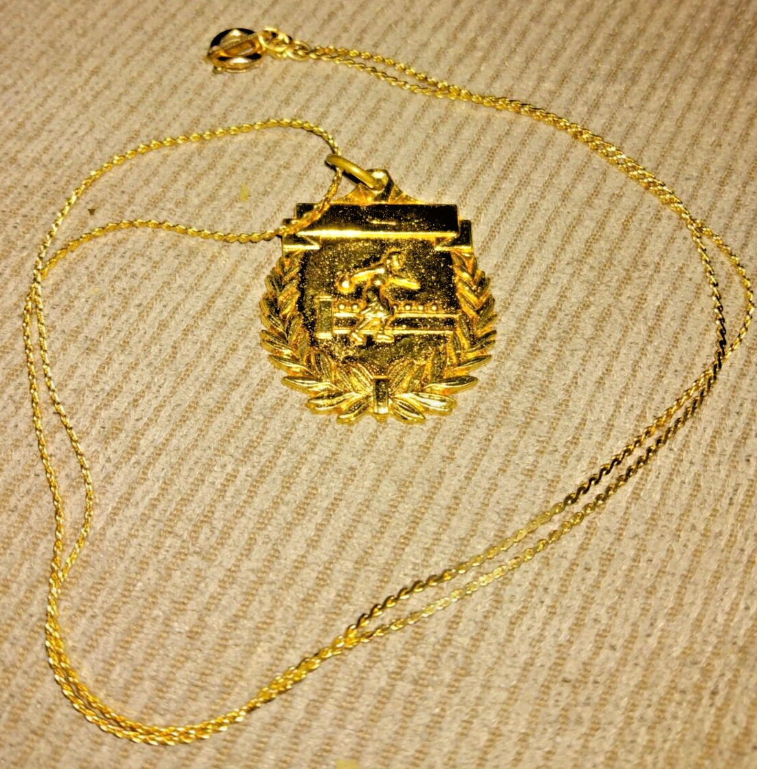 VTG 60s 70s 80s BOWLING LADIES BROOCH 3D GOLD EP NECKLACE PENDANT +2 PINS BRONZE