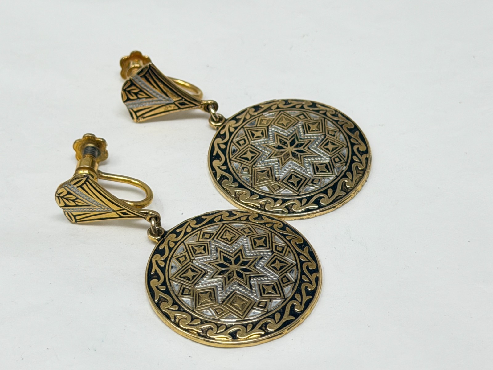 Vintage Damascene Style Goldtone 1.75″ Drop Dangle Screw Back Earrings