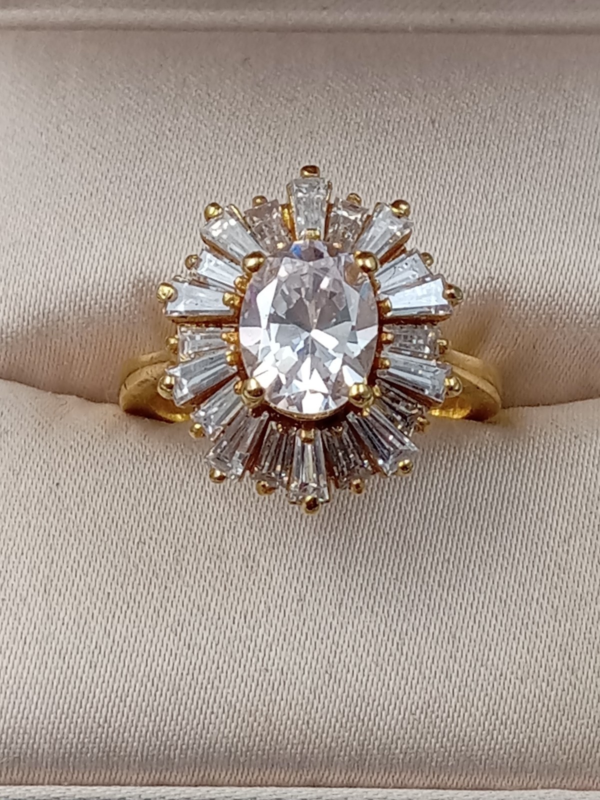 HSN 14 KT Gold Plated Size 7.75 Ring w. Clear Stone Setting in Burst Pattern