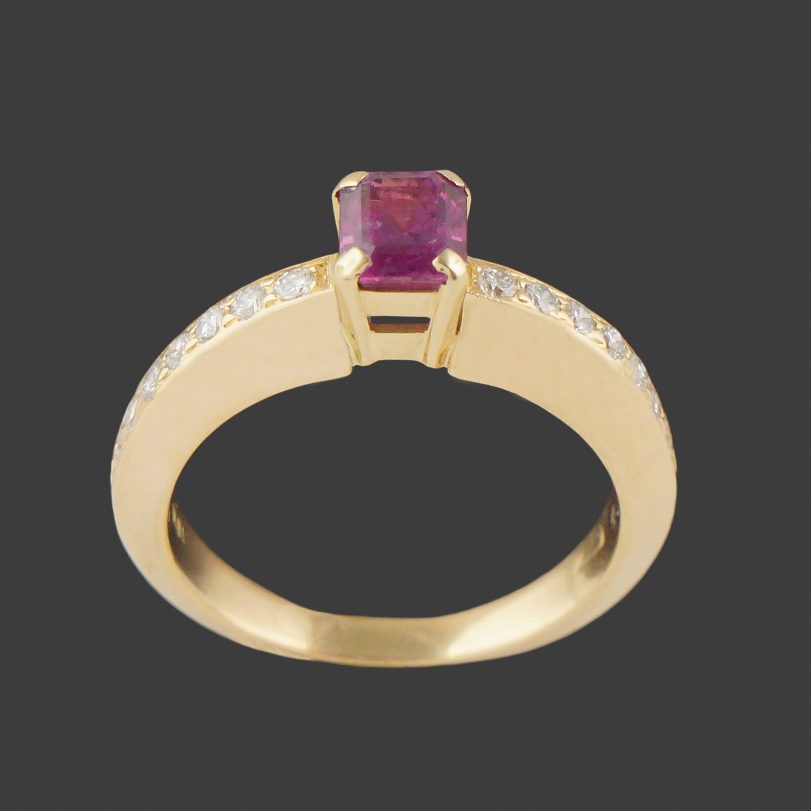 Solid 18K Yellow Gold, Pink Sapphire & Pavé Diamond Tapered Estate Ring