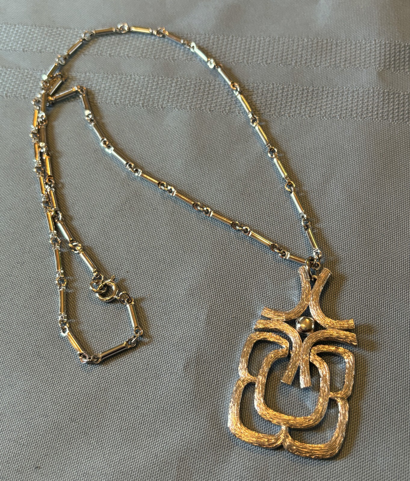 Sweet Vintage Mod Silver Tone Articulated Pendant Necklace w Bar Link Chain