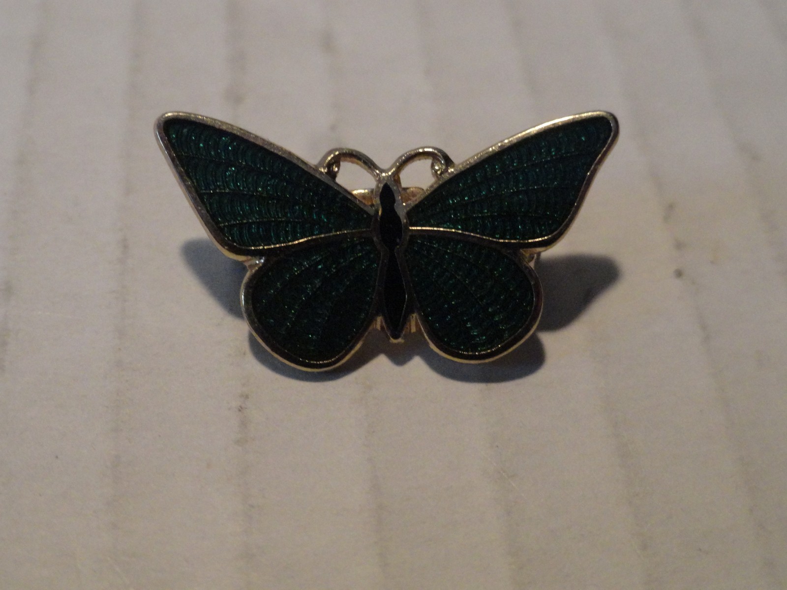 2 VINTAGE SMALL BUTTERFLY BROOACH PIN GREEN & WHITE- ABOUT 1 X 1/2 INCH – EC
